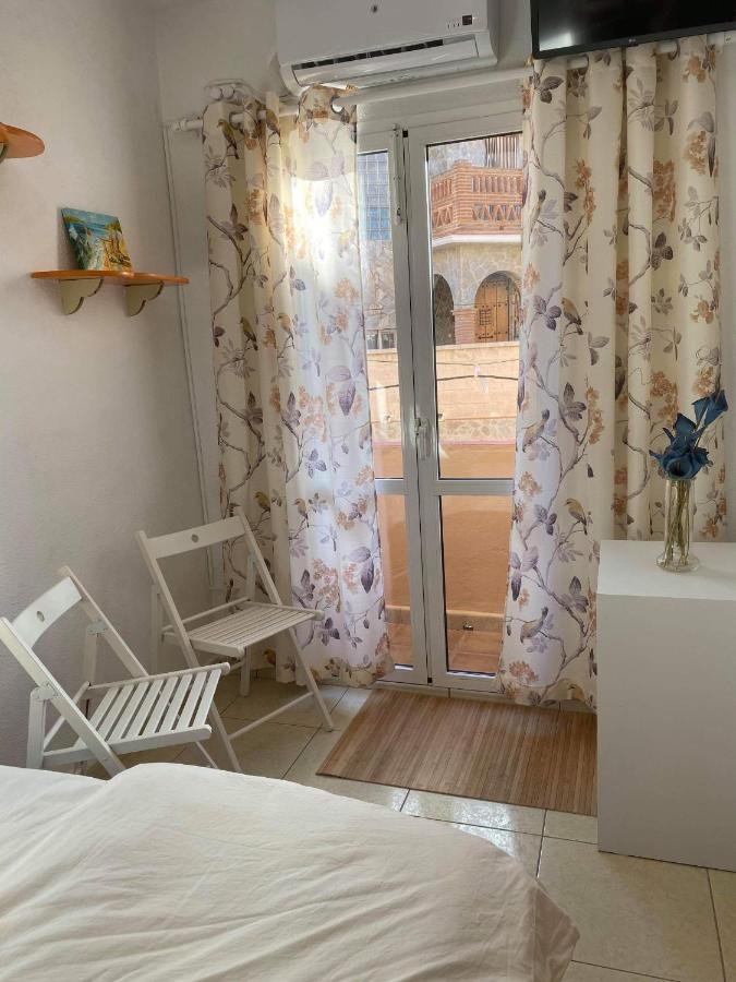 Cozy Rooms In Terraced House Фуeнхирола Екстериор снимка