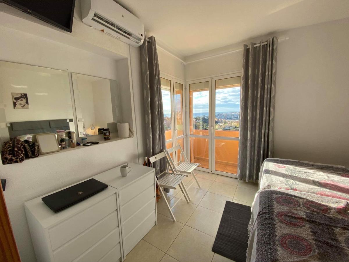 Cozy Rooms In Terraced House Фуeнхирола Екстериор снимка