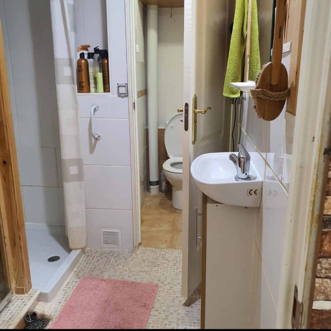 Cozy Rooms In Terraced House Фуeнхирола Екстериор снимка