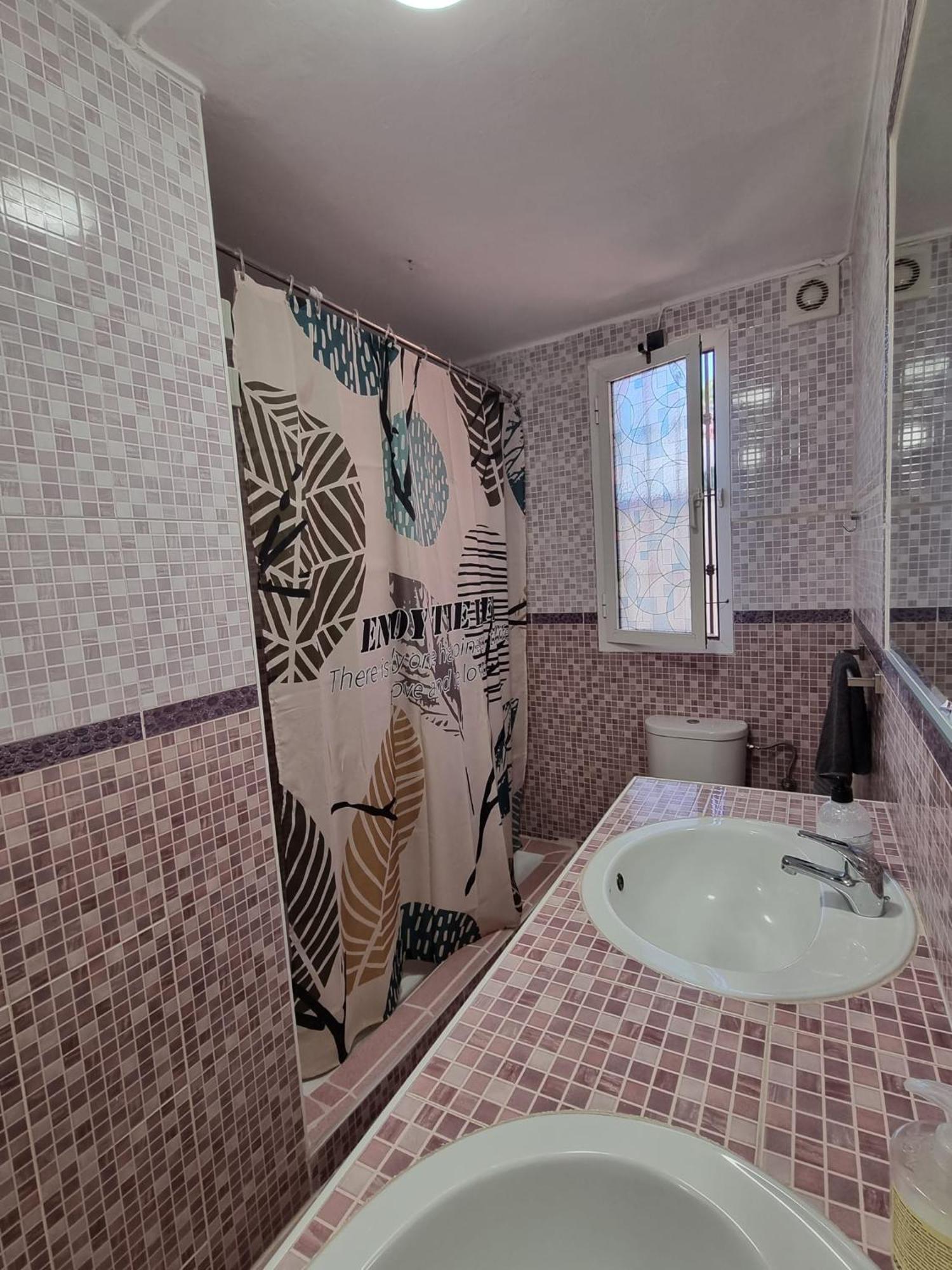 Cozy Rooms In Terraced House Фуeнхирола Екстериор снимка