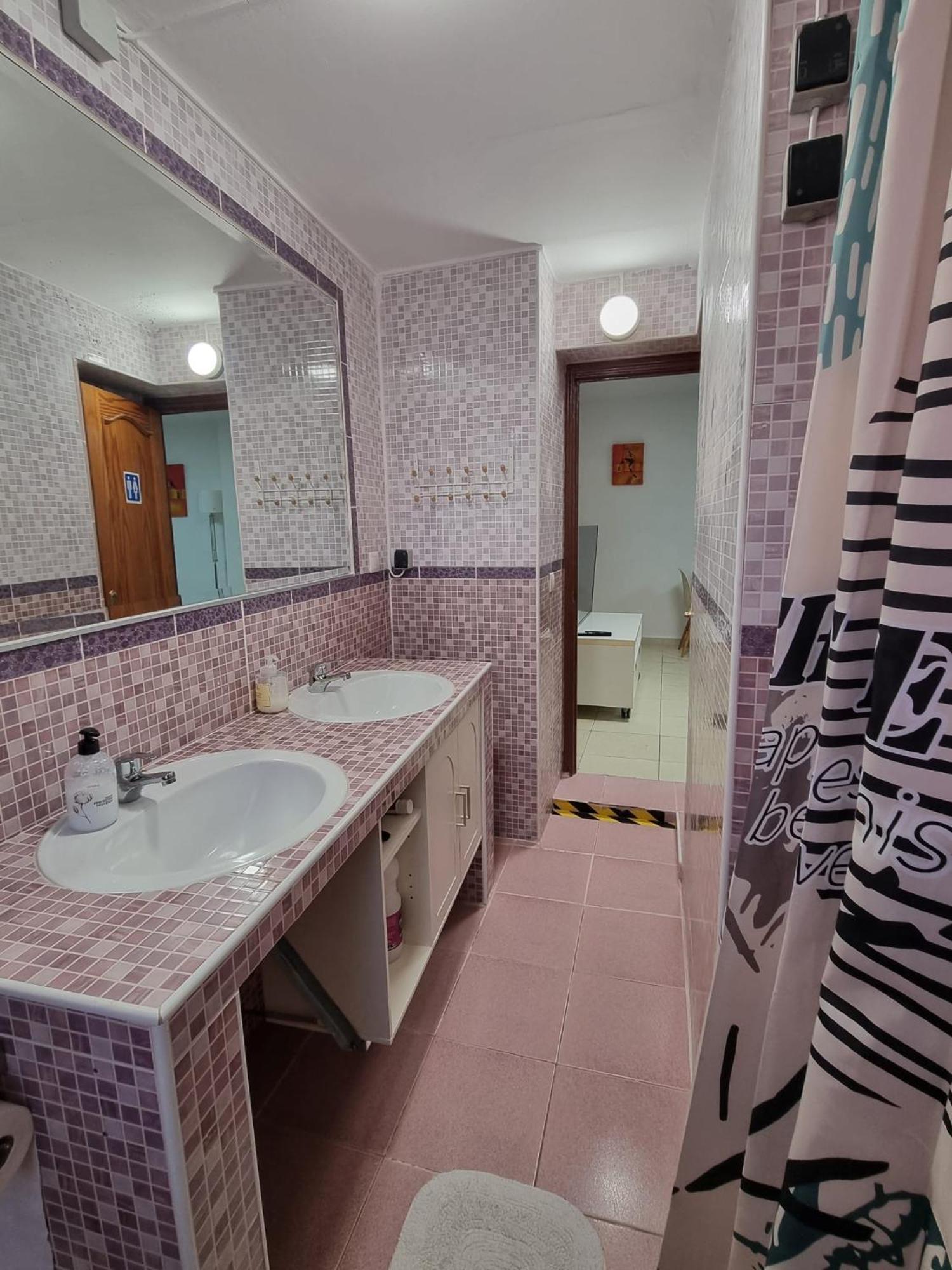 Cozy Rooms In Terraced House Фуeнхирола Екстериор снимка