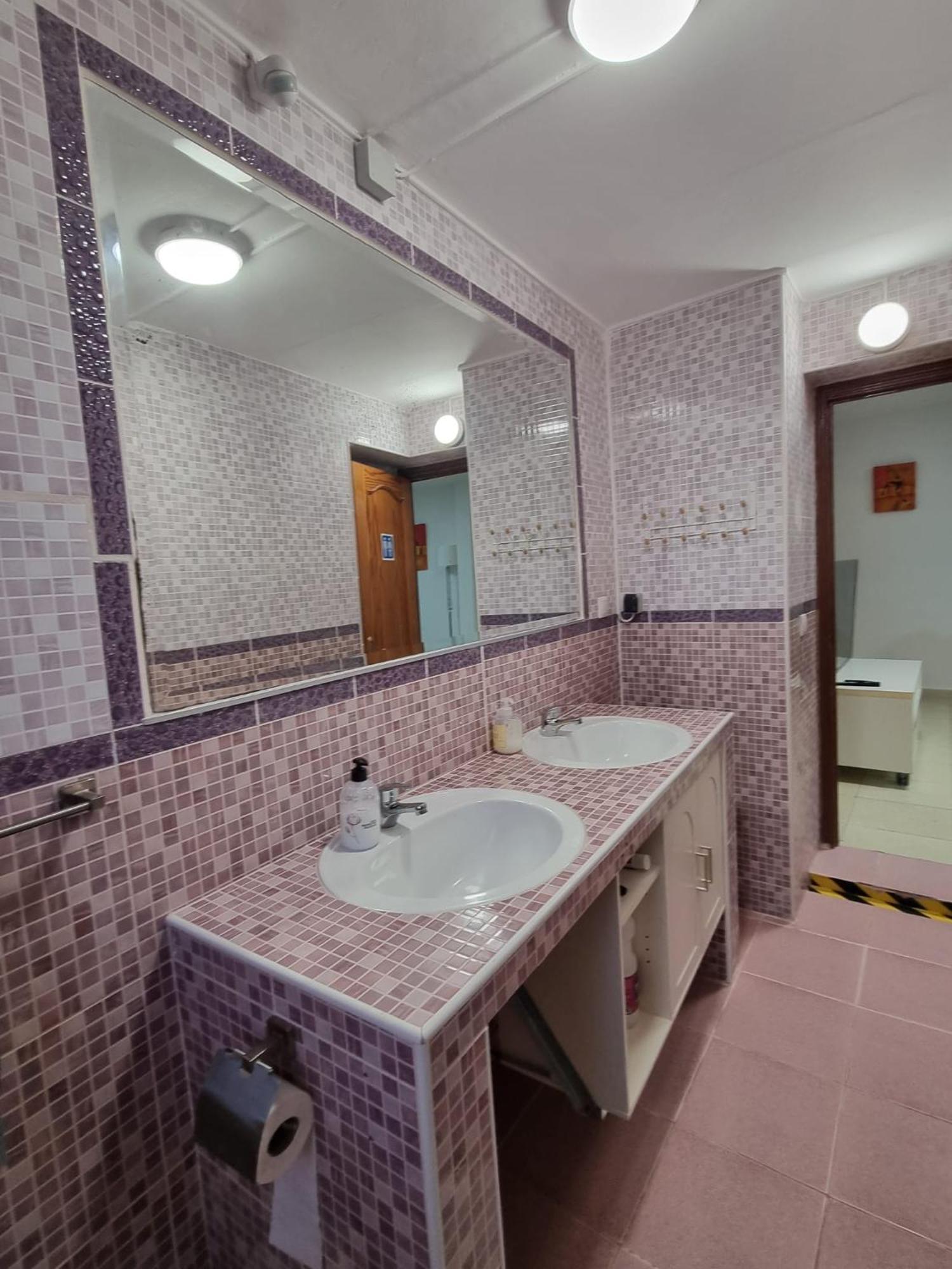Cozy Rooms In Terraced House Фуeнхирола Екстериор снимка