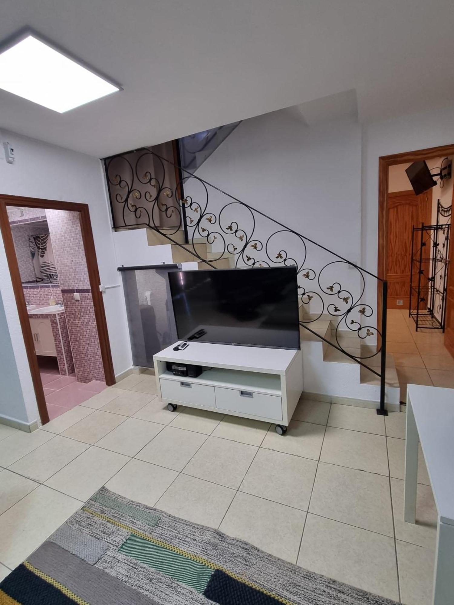 Cozy Rooms In Terraced House Фуeнхирола Екстериор снимка