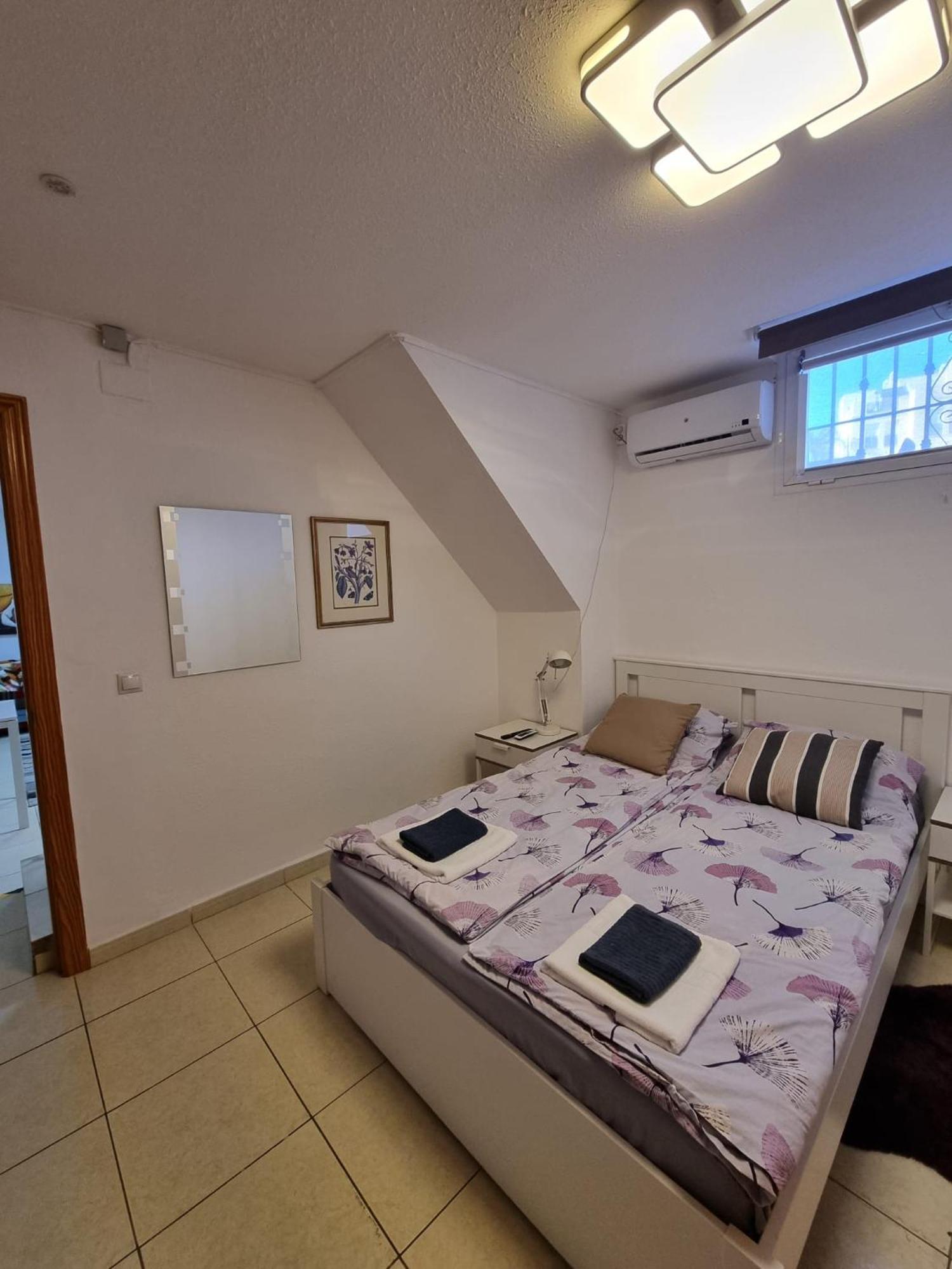 Cozy Rooms In Terraced House Фуeнхирола Екстериор снимка