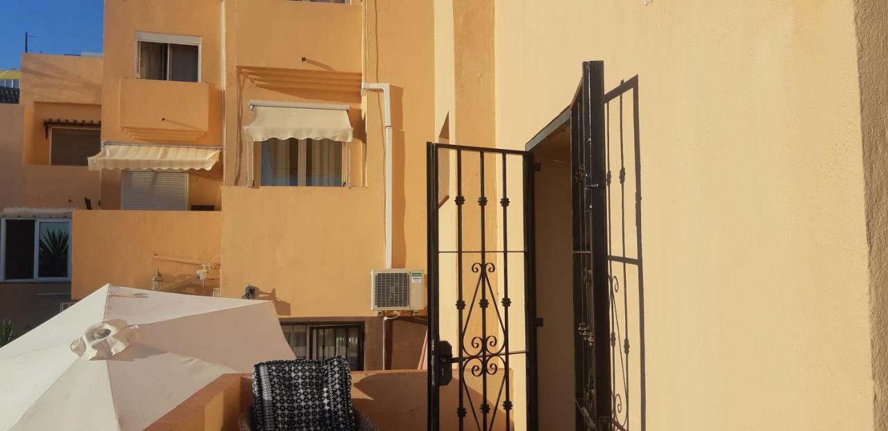 Cozy Rooms In Terraced House Фуeнхирола Екстериор снимка