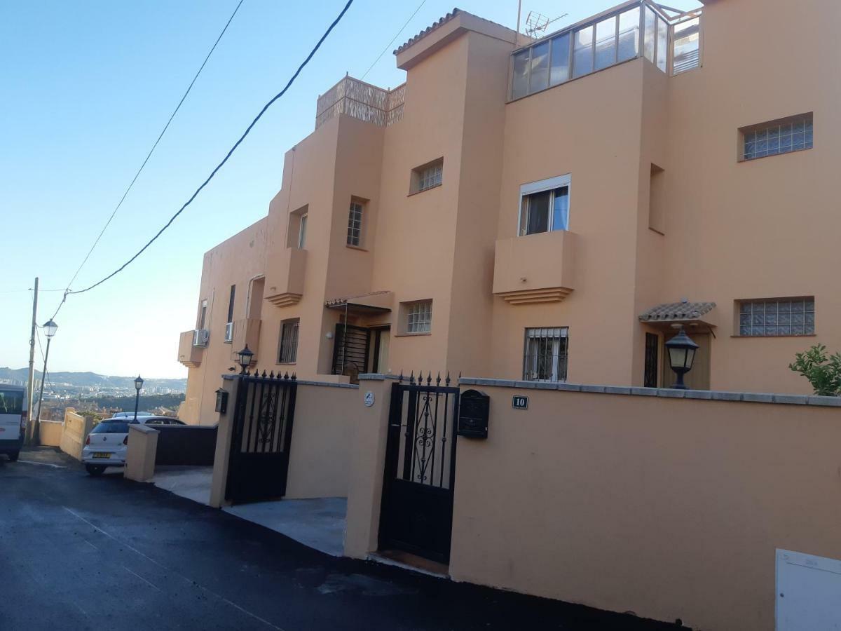 Cozy Rooms In Terraced House Фуeнхирола Екстериор снимка